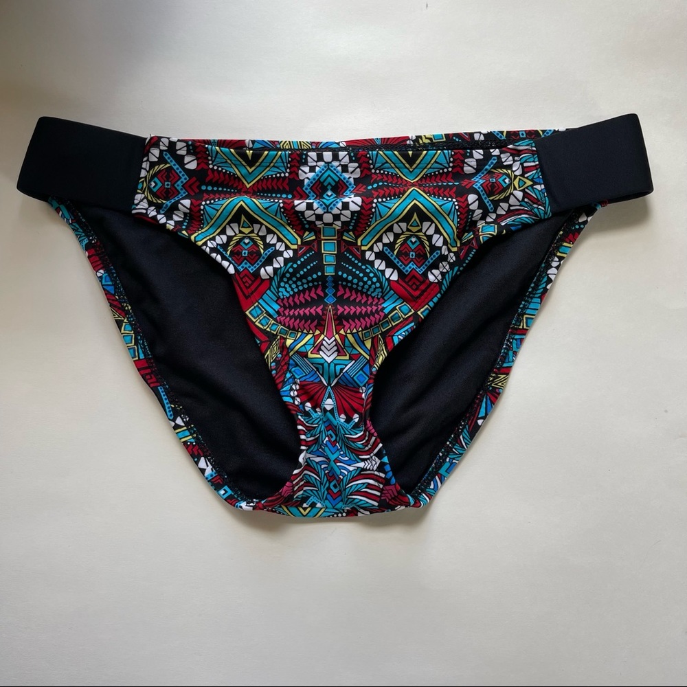 ✨ Mossimo Multi-Color Patterned Bikini Bottoms ✨